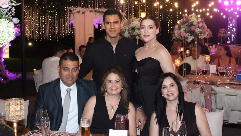 Guillermo Díaz, Iris Cáceres, Arianna Quiñones, Erick Meneses, Arianna Vázquez